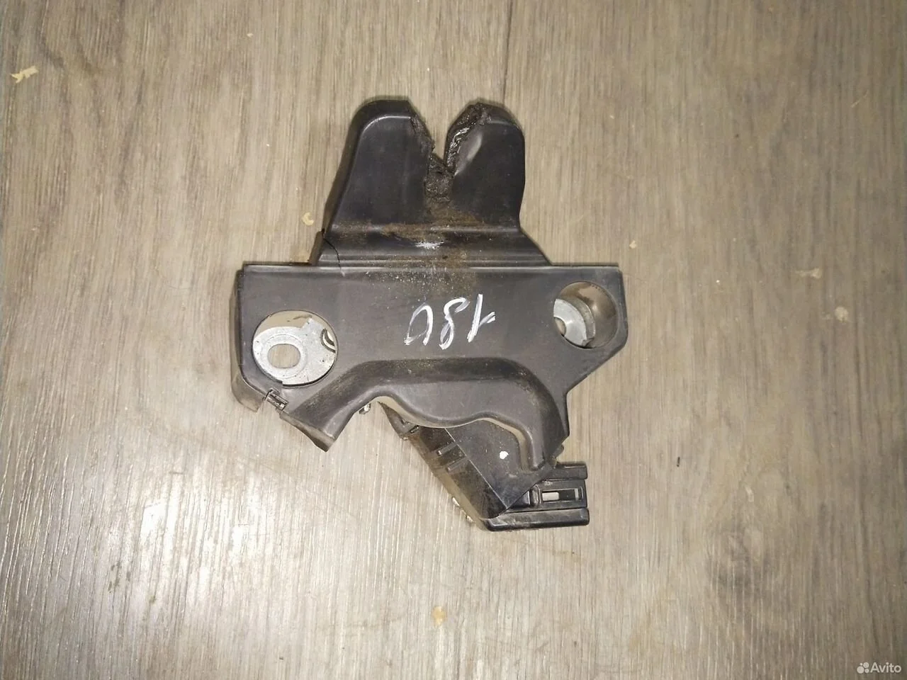 Замок крышки багажника toyota corolla e180 2013