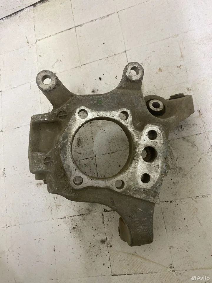 Кулак поворотный задний правый infiniti g v36