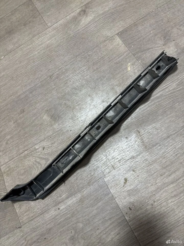 Направляющая бампера задняя левая на заднюю панель