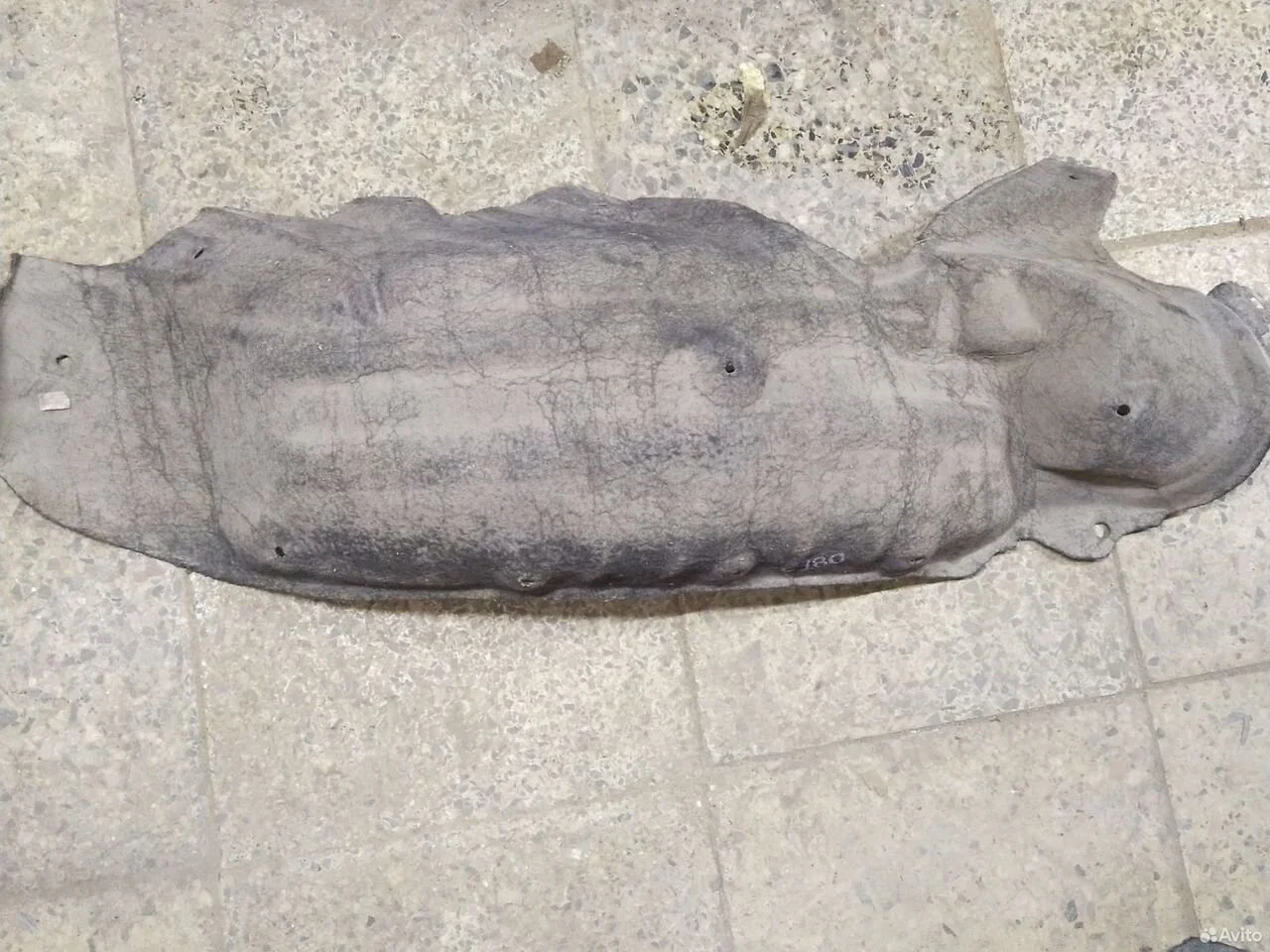 Подкрылок задний левый toyota corolla e180