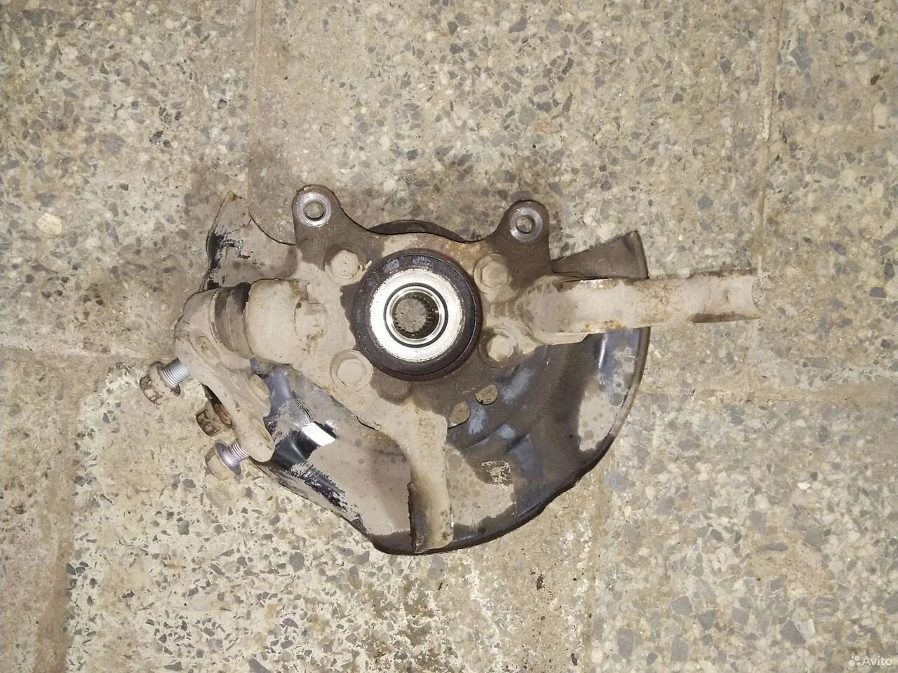 Кулак поворотный правый toyota corolla zre180