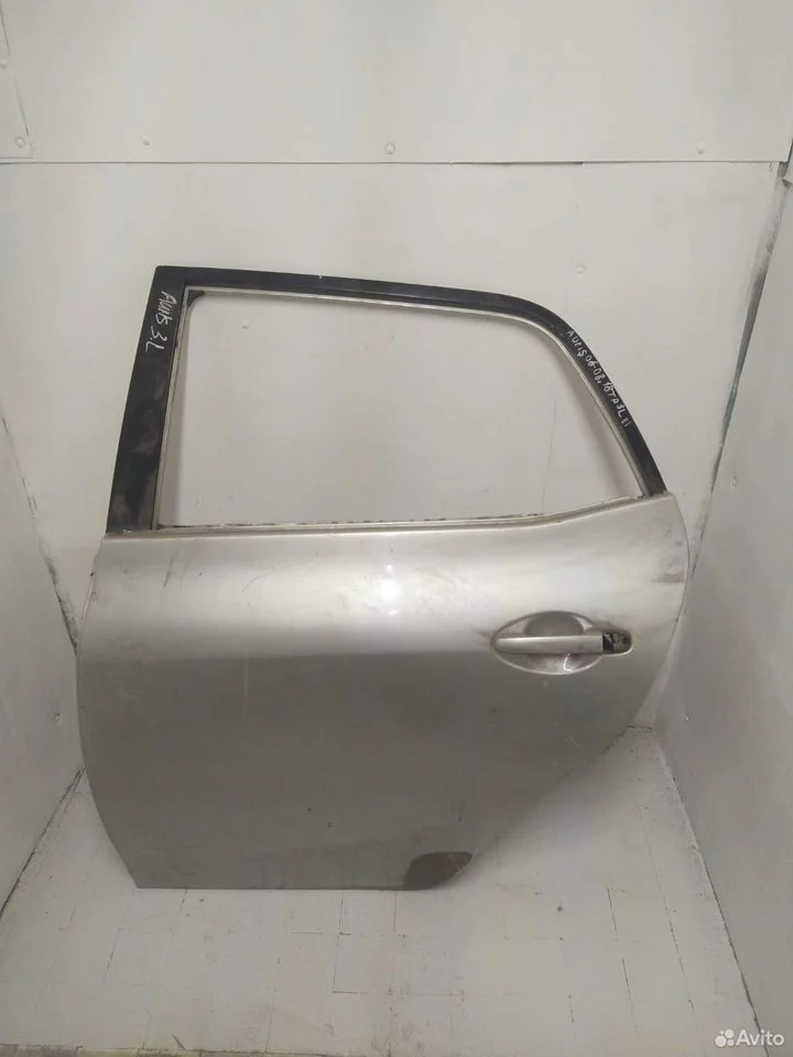 Дверь задняя на тойота аурис 2009