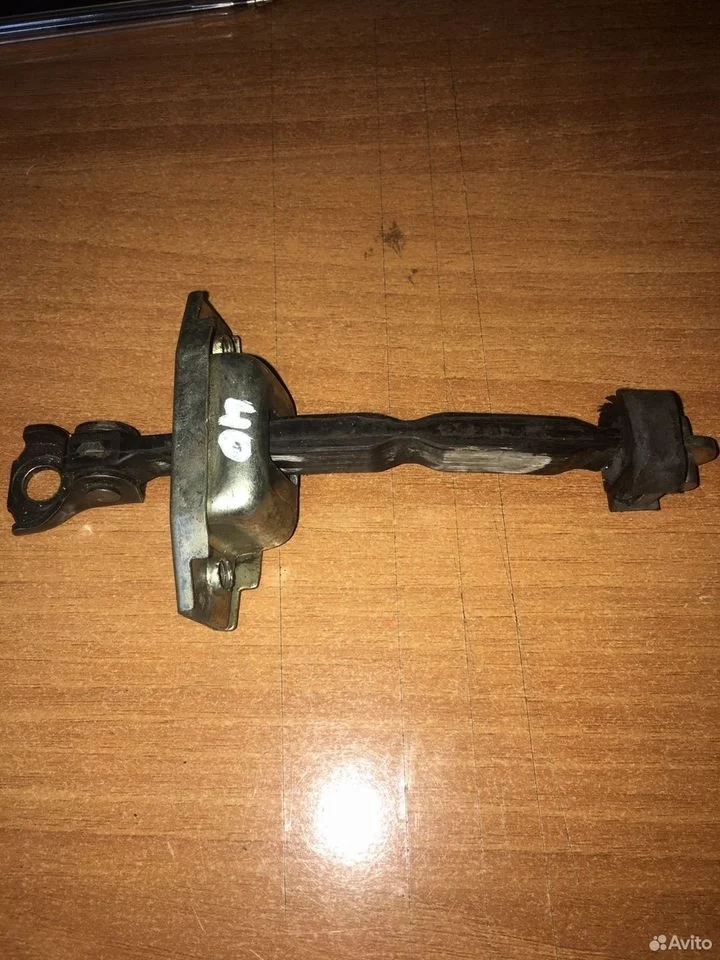 Ограничитель двери toyota camry 40