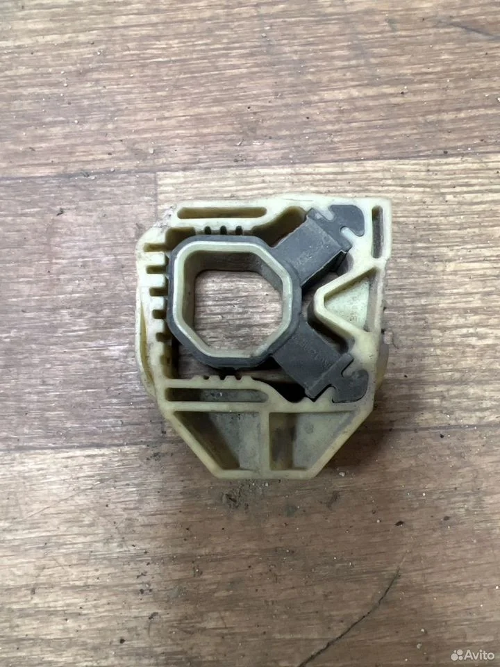 Кронштейн радиатора охлаждения верхний vag