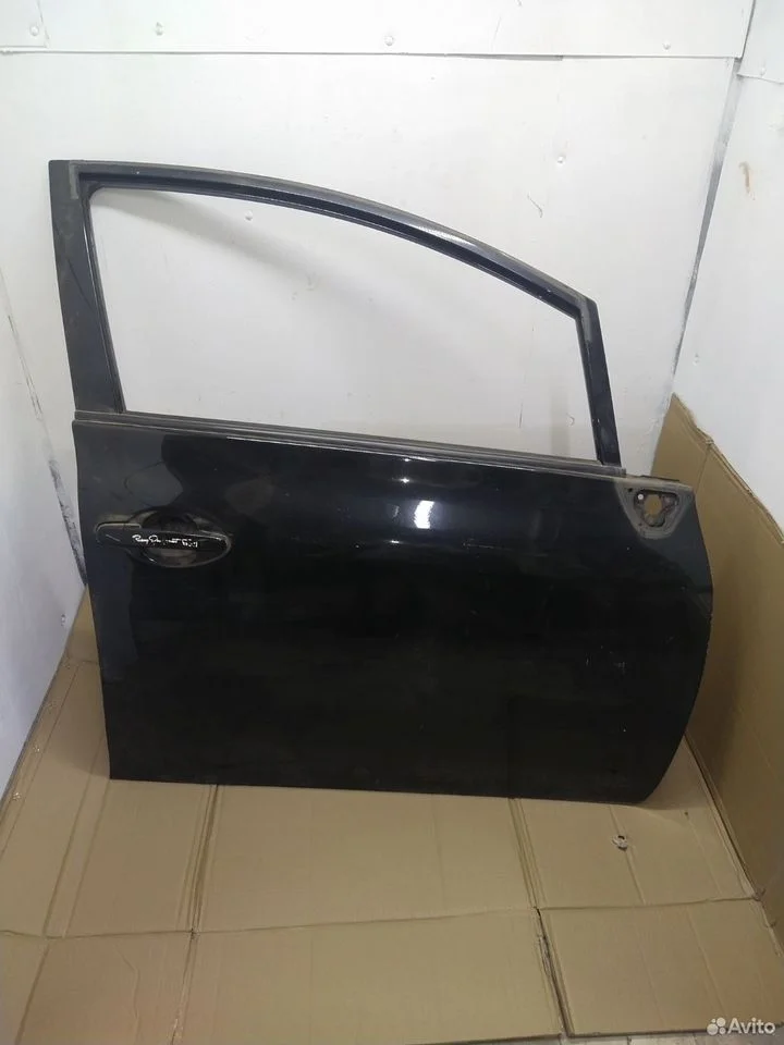 Дверь передняя правая на toyota auris