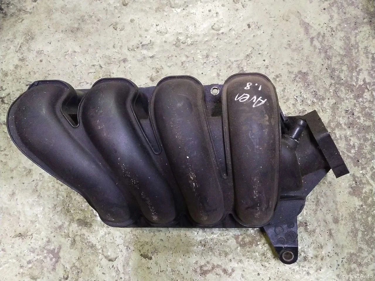 Коллектор впускной на toyota avensis