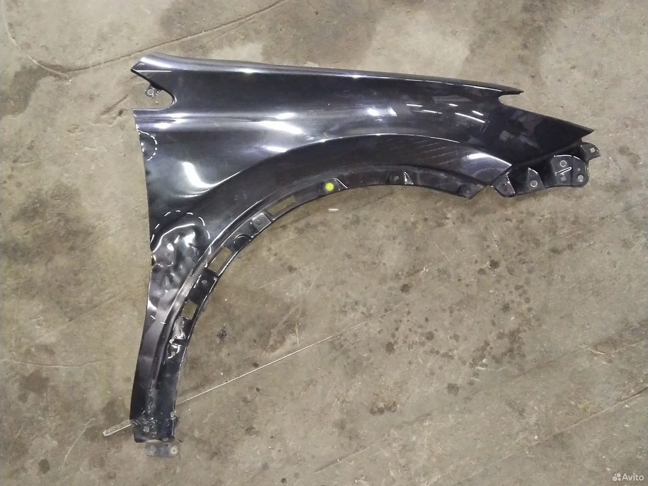Крыло переднее правое на toyota rav4