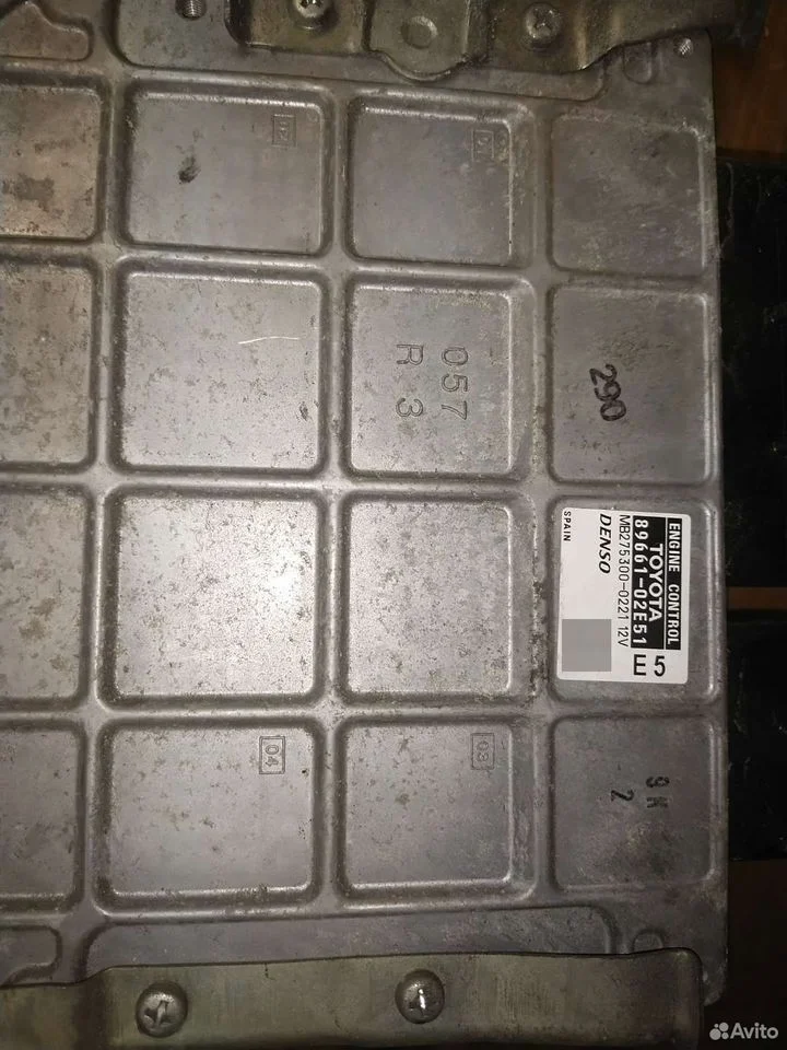 Блок управления двигателем на toyota corolla