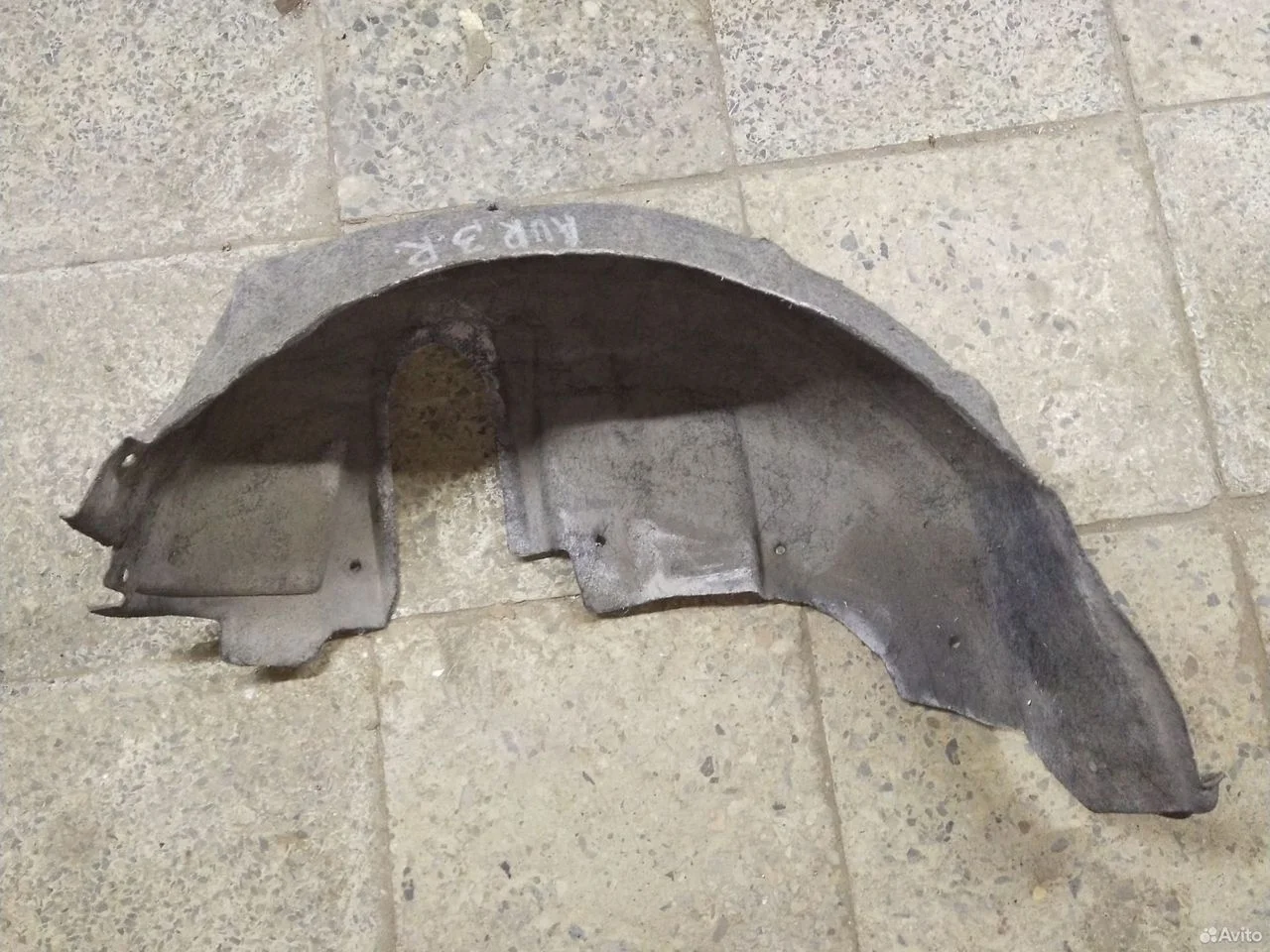 Подкрылок задний правый toyota auris