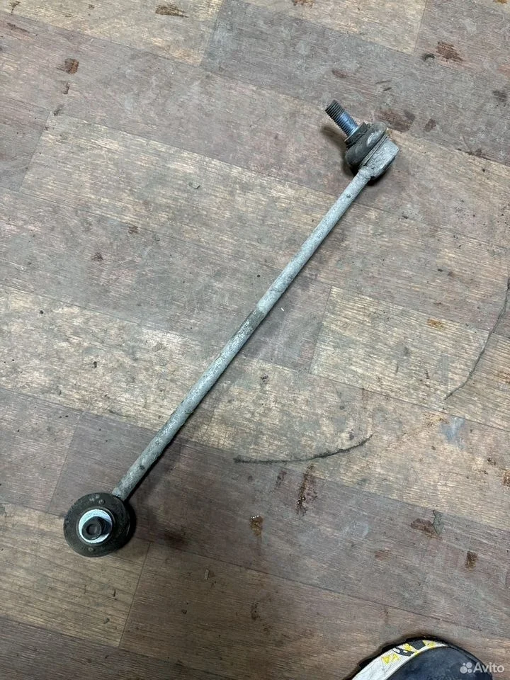 Стойка стабилизатора передняя vag