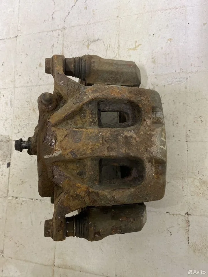 Суппорт тормозной передний левый infiniti fx35 s50