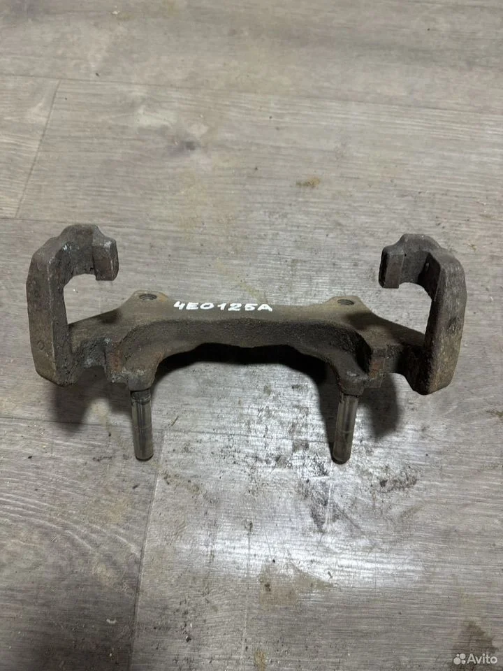 Скоба переднего суппорта vag