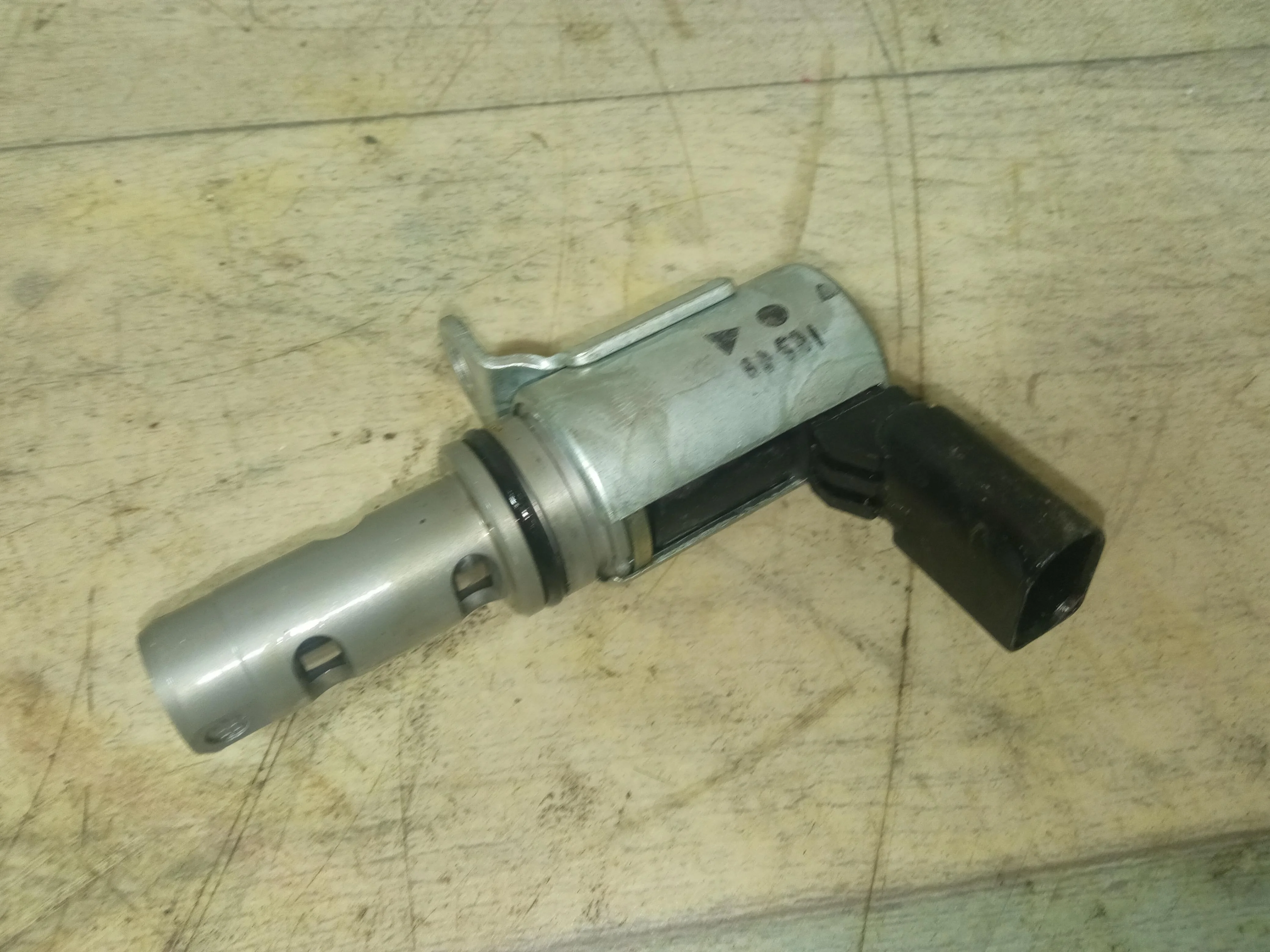 Клапан фазорегулятора VAG 1.4T CAX VW Golf Tiguan