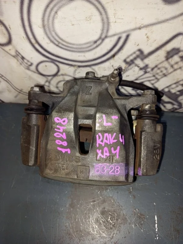 Суппорт Toyota Rav 4 2015 4775042091 40, передний левый