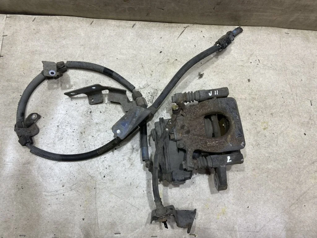 Суппорт задний левый Nissan Qashqai J11 440114EA0A