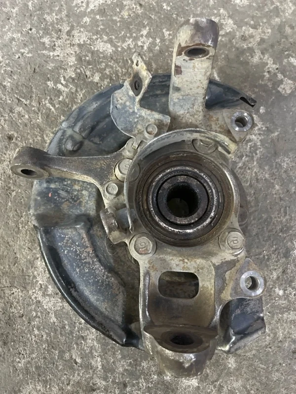 Кулак поворотный правый Mitsubishi Pajero Sport Ii (2008-2017) 2008 MR992378 ВНЕДОРОЖНИК 3.2 D 4M41