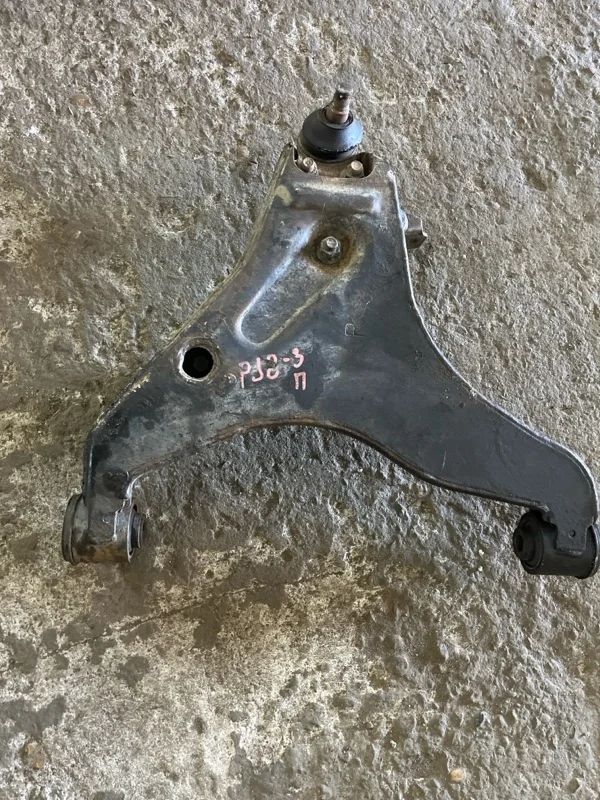 Рычаг передний нижний правый Mitsubishi Pajero Sport Ii (2008-2017) 2008 4013A330 ВНЕДОРОЖНИК 3.2 D 4M41