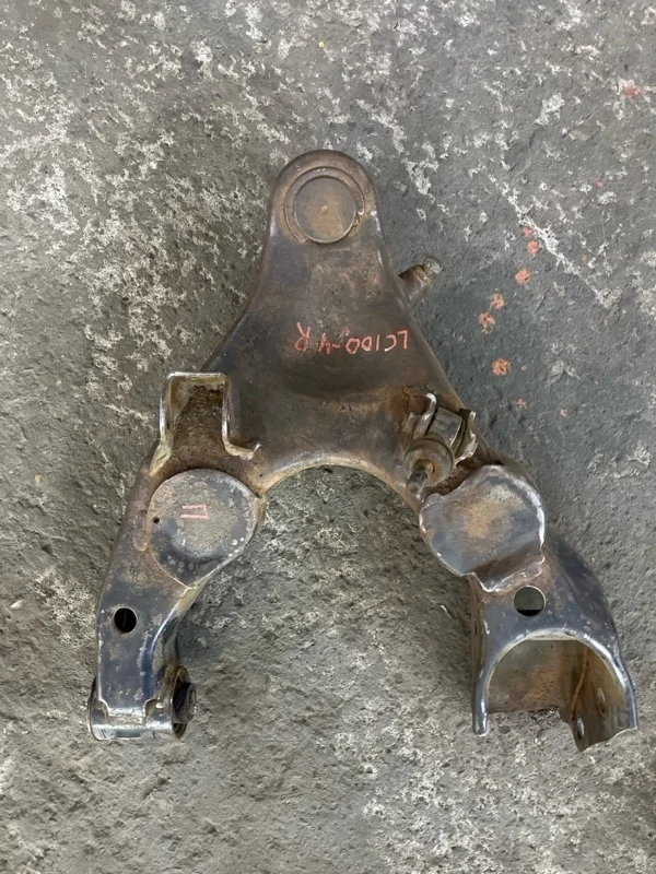 Рычаг передний нижний правый Toyota Land Cruiser (100) 1998-2007 2000 4862060010 4.2 D 1HDFTE