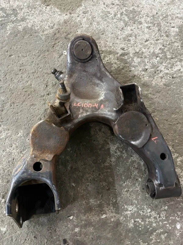 Рычаг передний нижний левый Toyota Land Cruiser (100) 1998-2007 2000 4864060010 4.2 D 1HDFTE