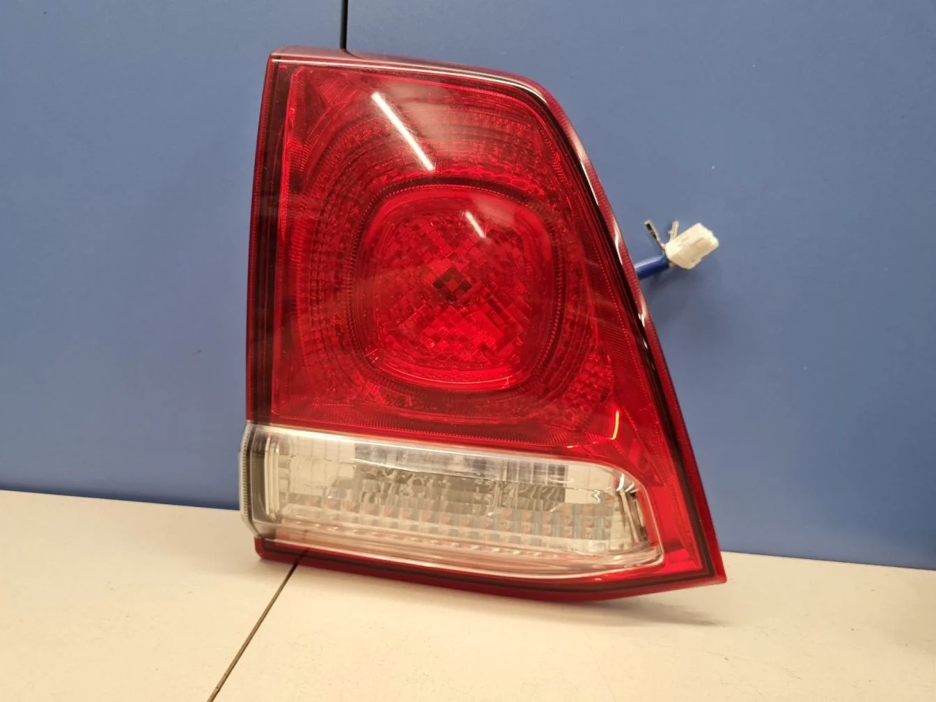 Фонарь в крышку левый для Toyota Land Cruiser 200 2008-