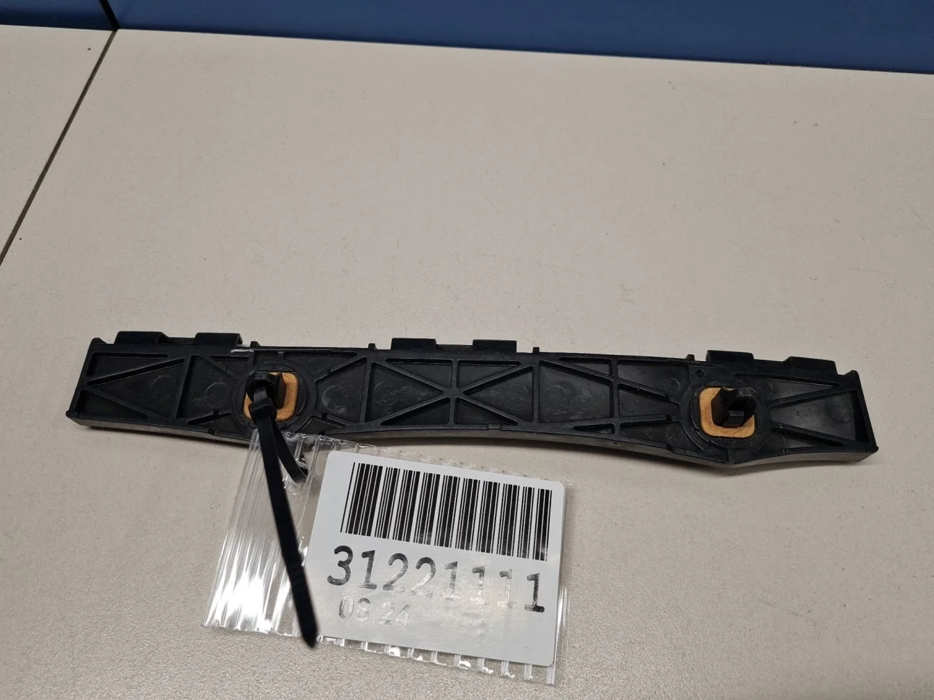 Кронштейн бампера заднего левый для Lexus IS XE20 2005-2013