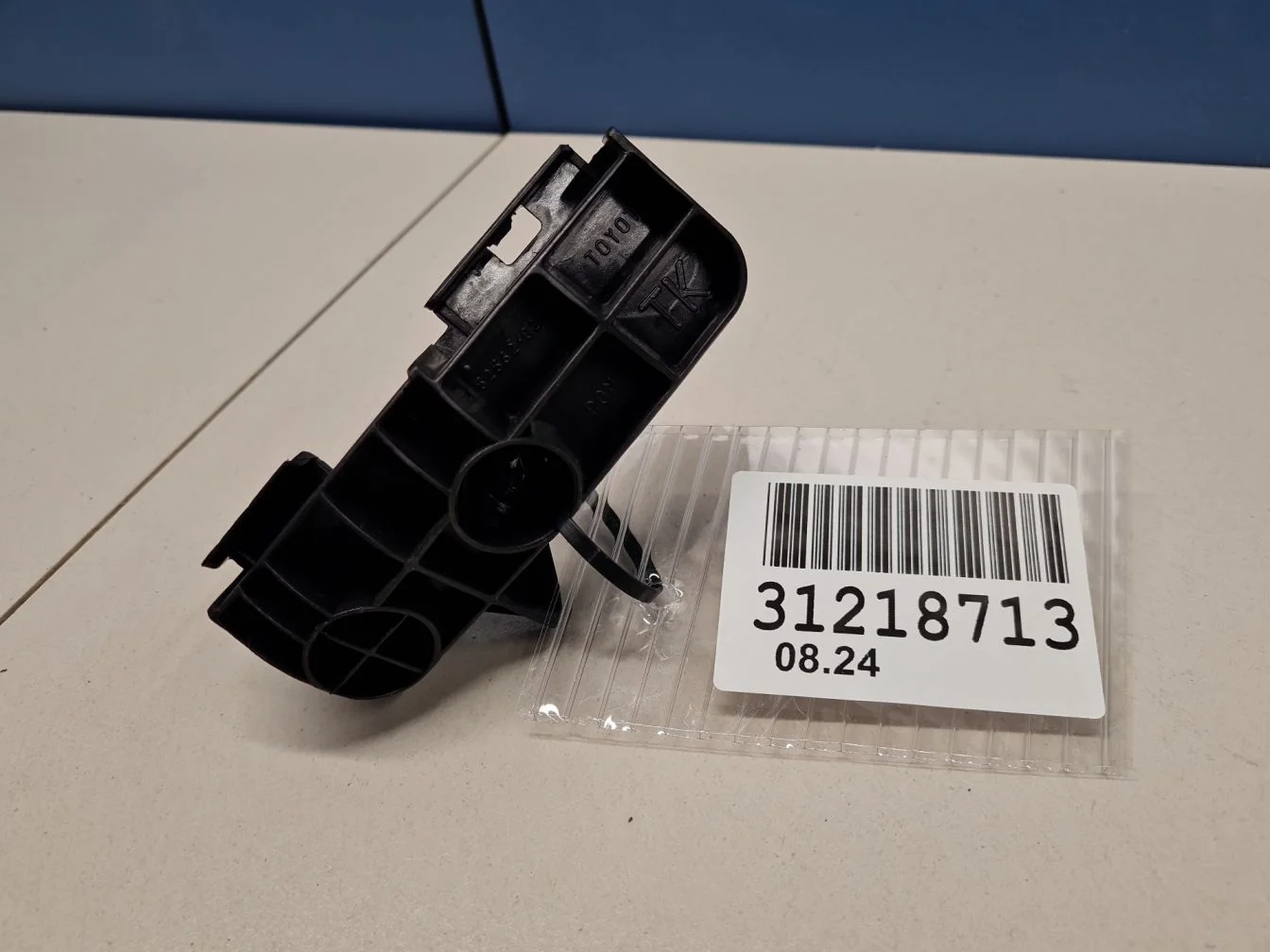 Кронштейн бампера заднего правый для Toyota Auris E15 2006-2012