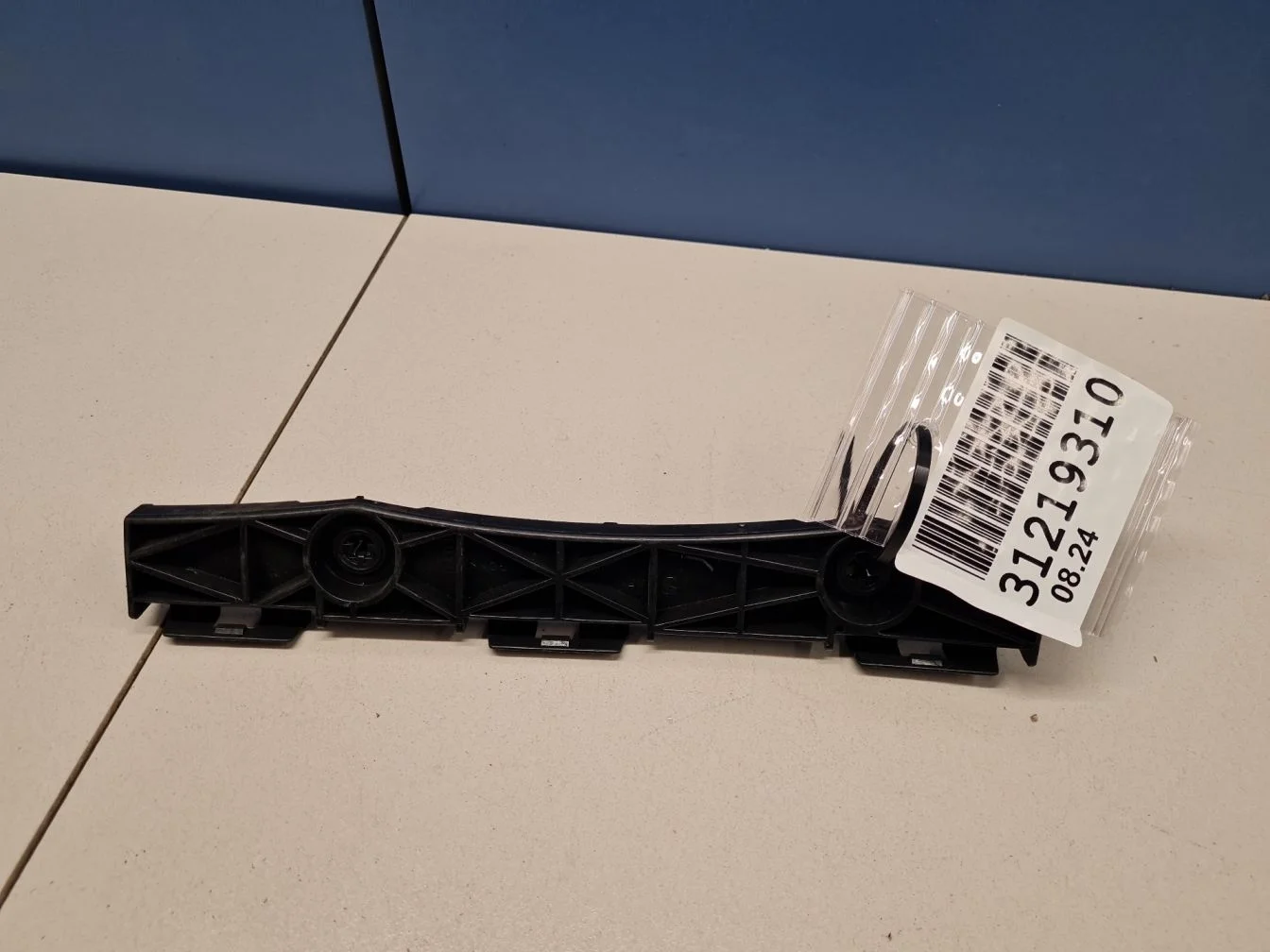 Кронштейн бампера заднего левый для Lexus IS XE20 2005-2013