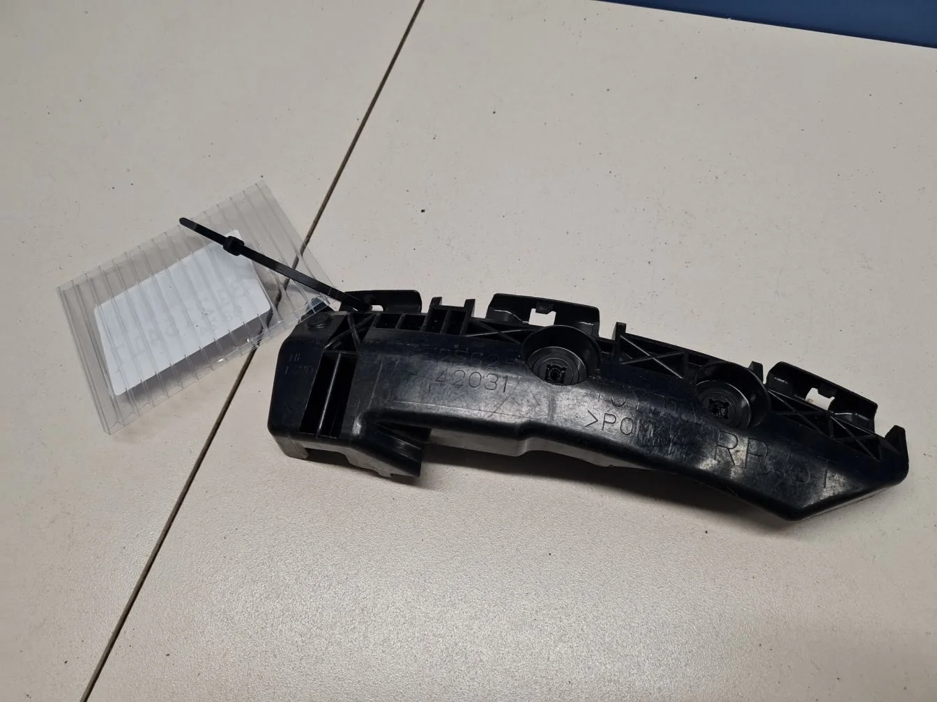 Кронштейн бампера заднего правый для Toyota RAV 4 2005-2013