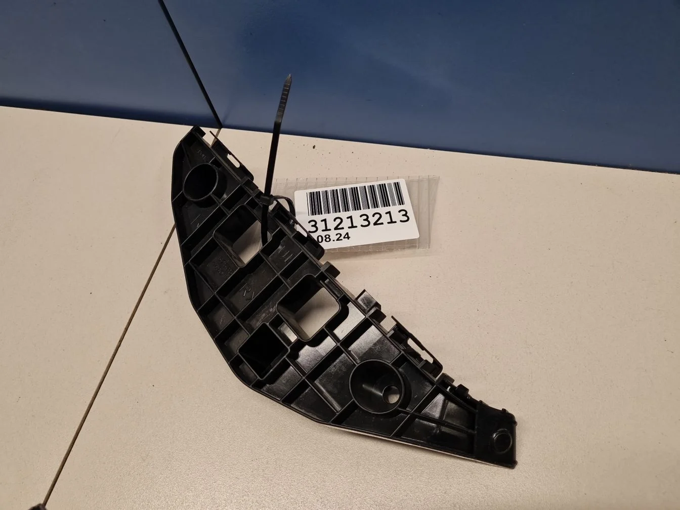 Кронштейн бампера переднего правый для Lexus RX AL10 2009-2015