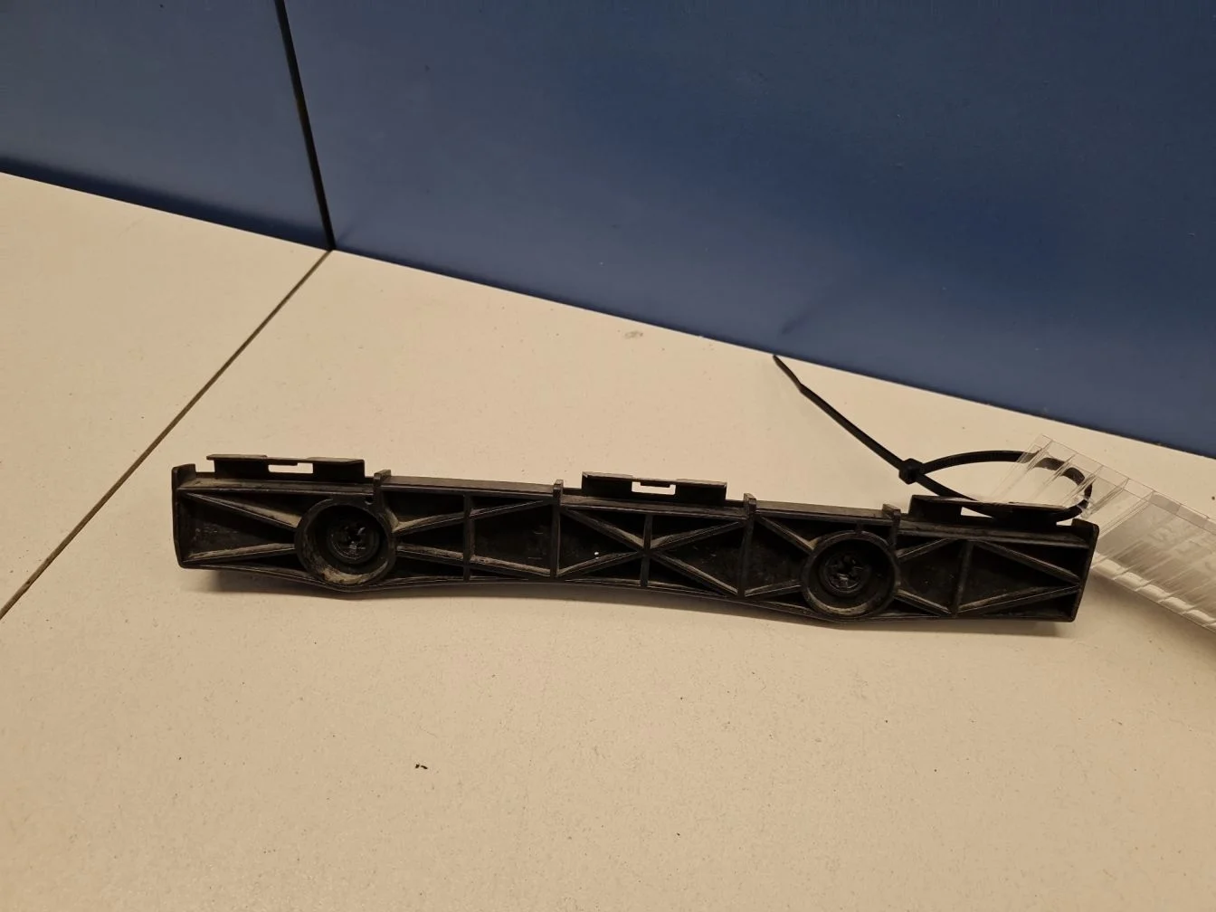 Кронштейн бампера заднего левый для Lexus IS XE20 2005-2013