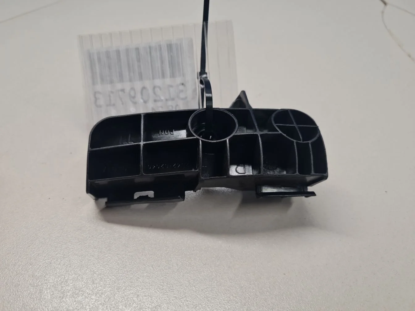 Кронштейн бампера заднего правый для Toyota Auris E15 2006-2012