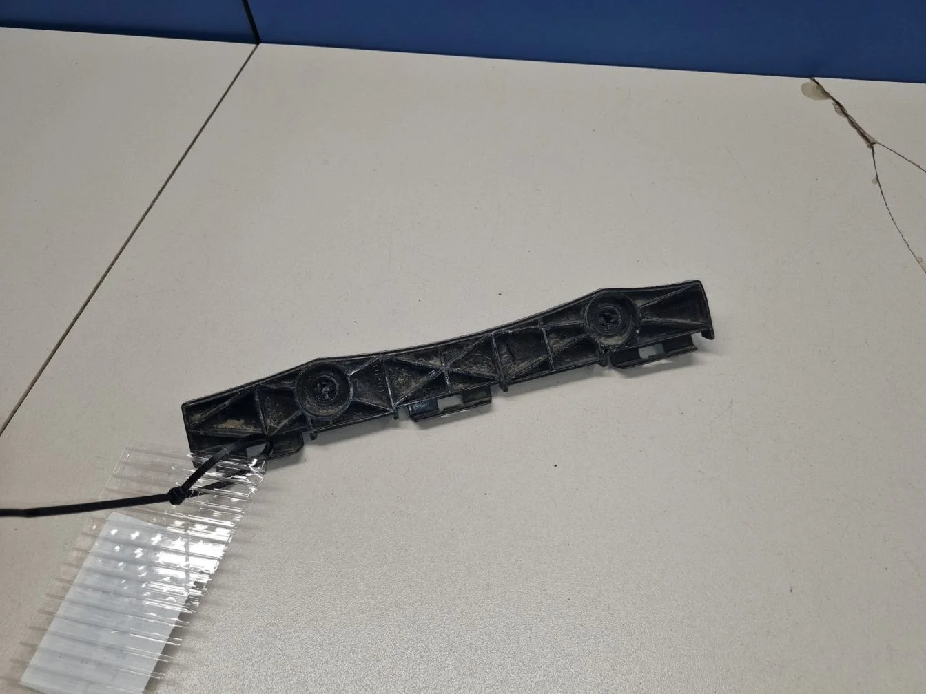 Кронштейн бампера заднего левый для Lexus IS XE20 2005-2013