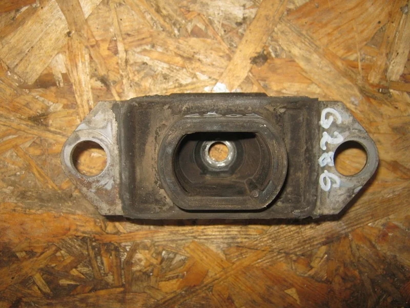 Опора КПП Nissan Qashqai J10