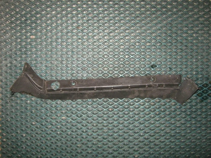 Уплотнитель капота левый Renault Megane 3