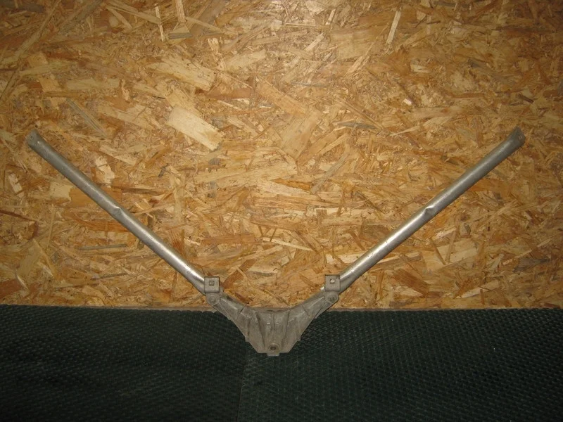 Кронштейн передней панели BMW X5 E70