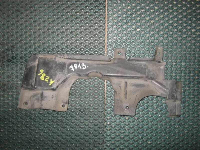 Кожух рулевой рейки правый BMW X5 E70