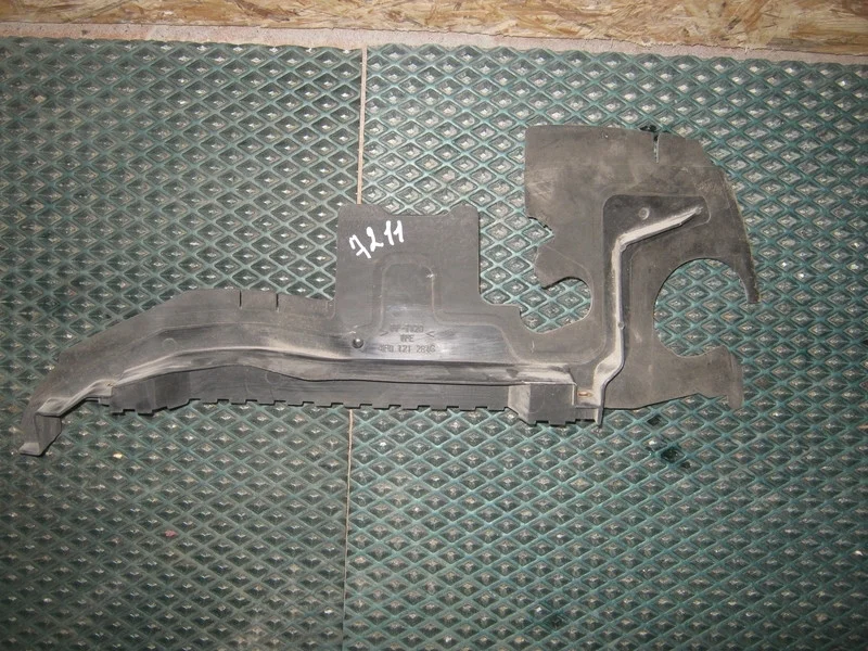 Воздуховод радиатора правый Audi A6 C6