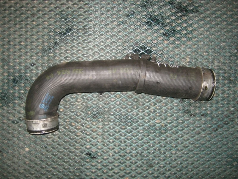 Патрубок интеркулера Volkswagen Passat B6