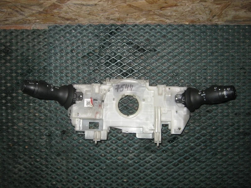 Переключатель подрулевой Renault Megane 3