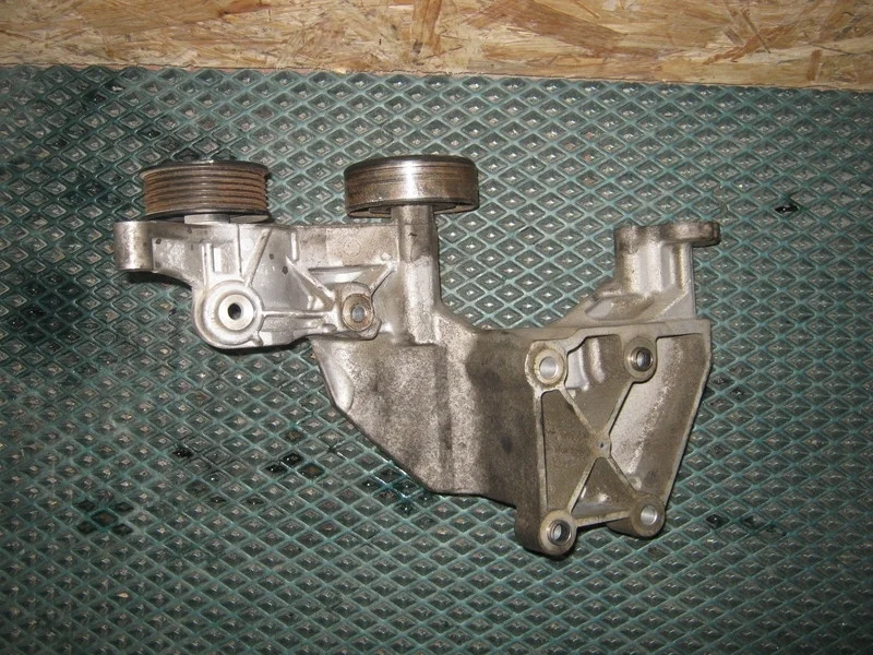 Кронштейн генератора Kia Sorento Prime 3 UM