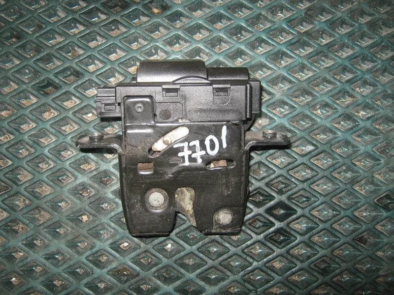 Замок багажника Nissan Qashqai J10