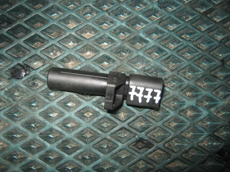 Датчик положения коленвала Mercedes-Benz W212