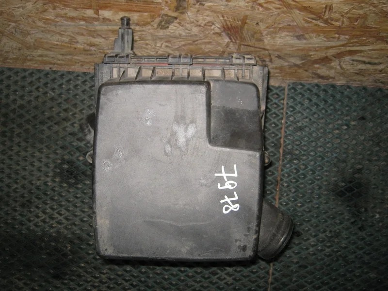 Корпус воздушного фильтра Opel Corsa D