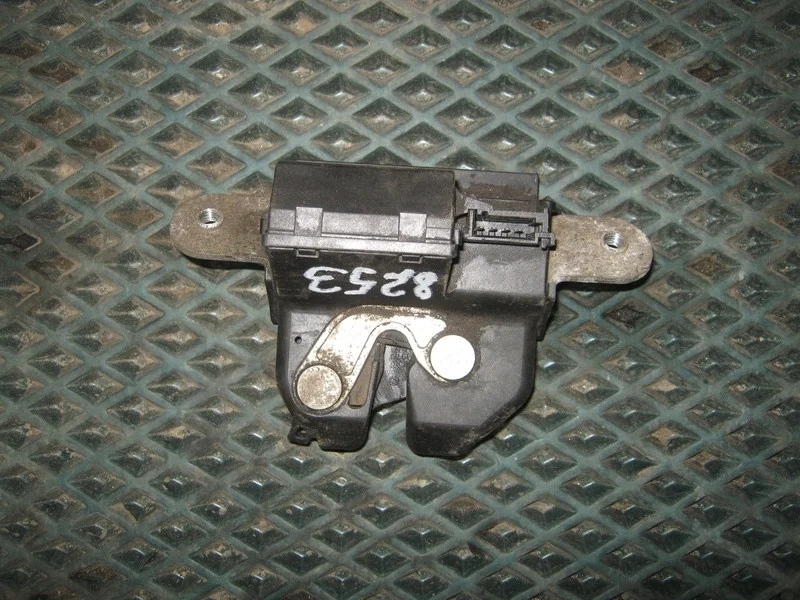 Замок багажника Opel Corsa D