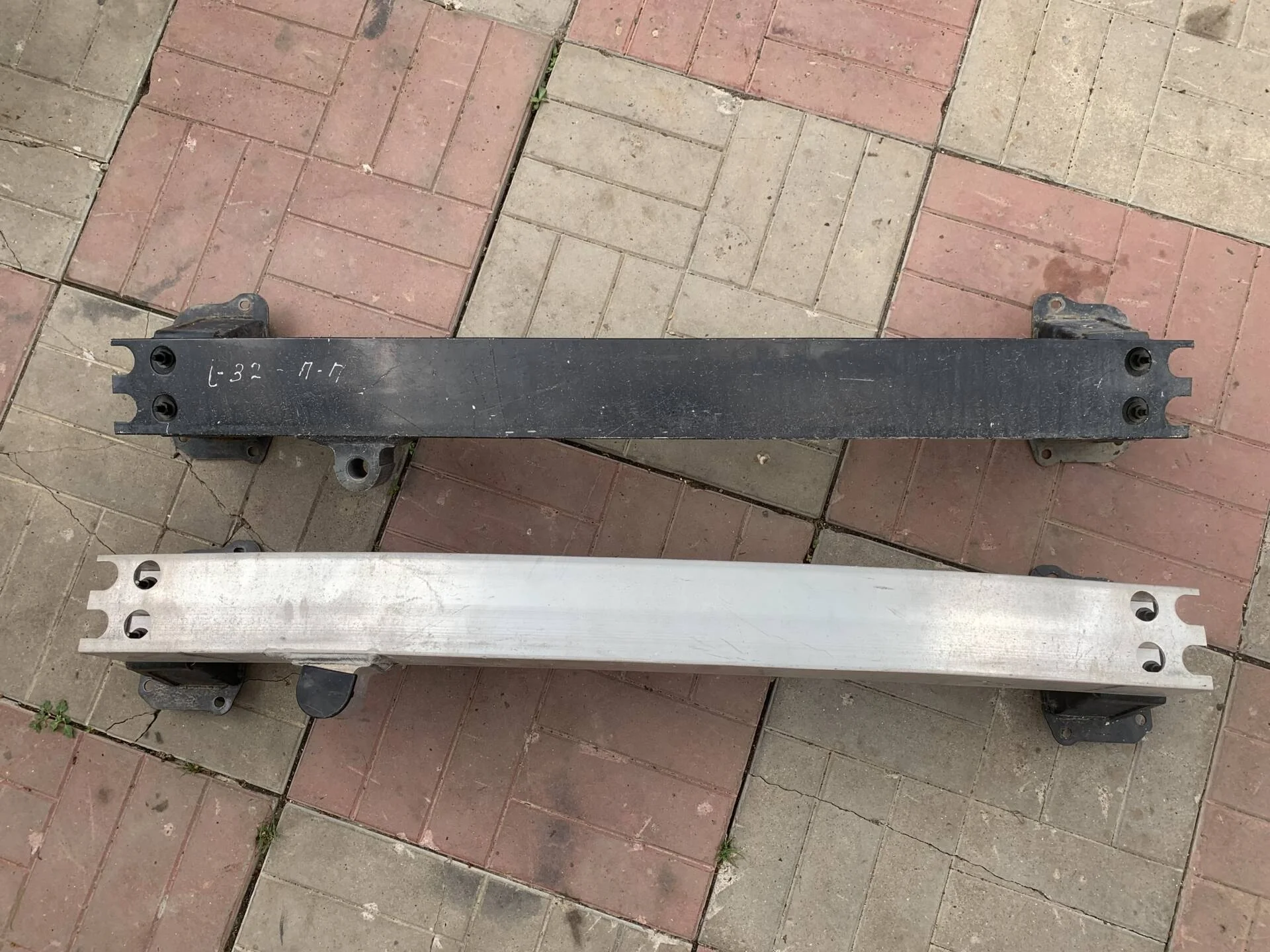 Усилитель переднего бампера Nissan Teana J32