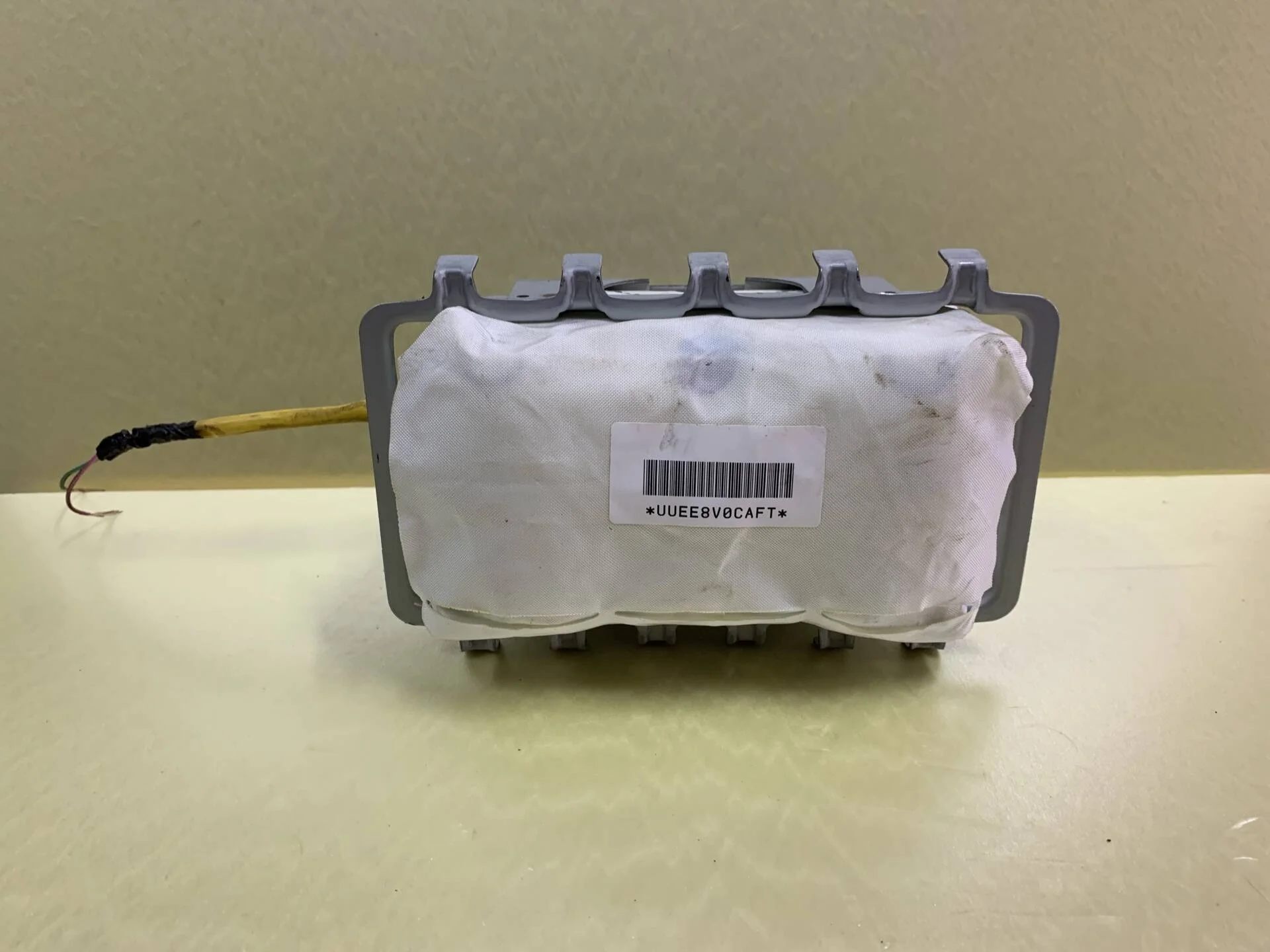 Подушка в торпеду Mitsubishi Outlander 3