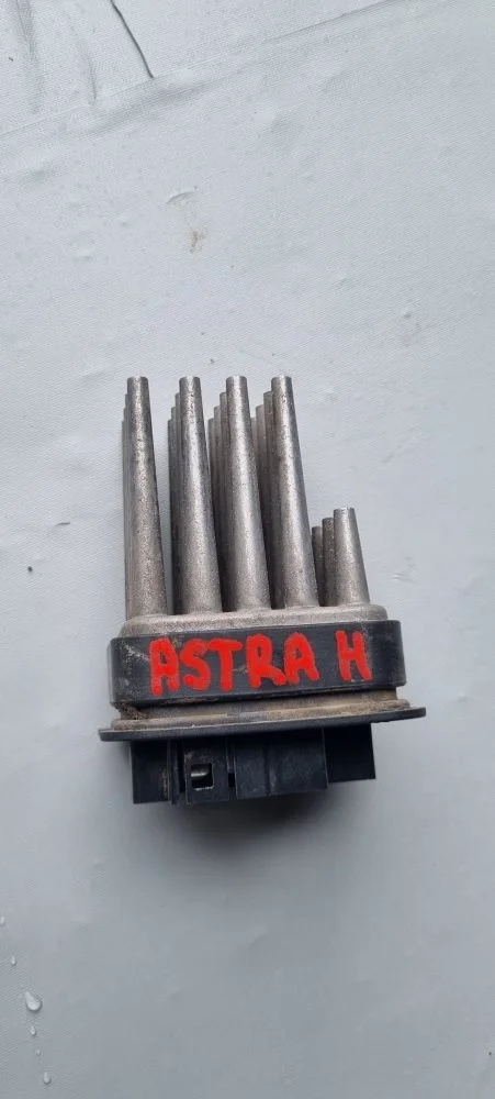 Резистор отопителя Opel Astra H / Family 2004-2015