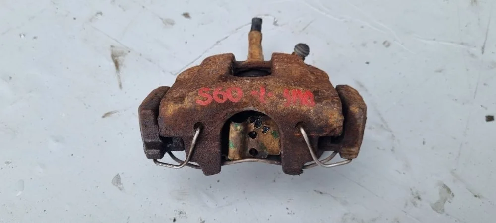 Суппорт тормозной задний левый для Volvo S60 2000-