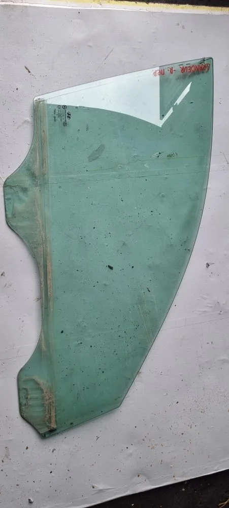 Стекло двери передней правой Hyundai Grandeur 4