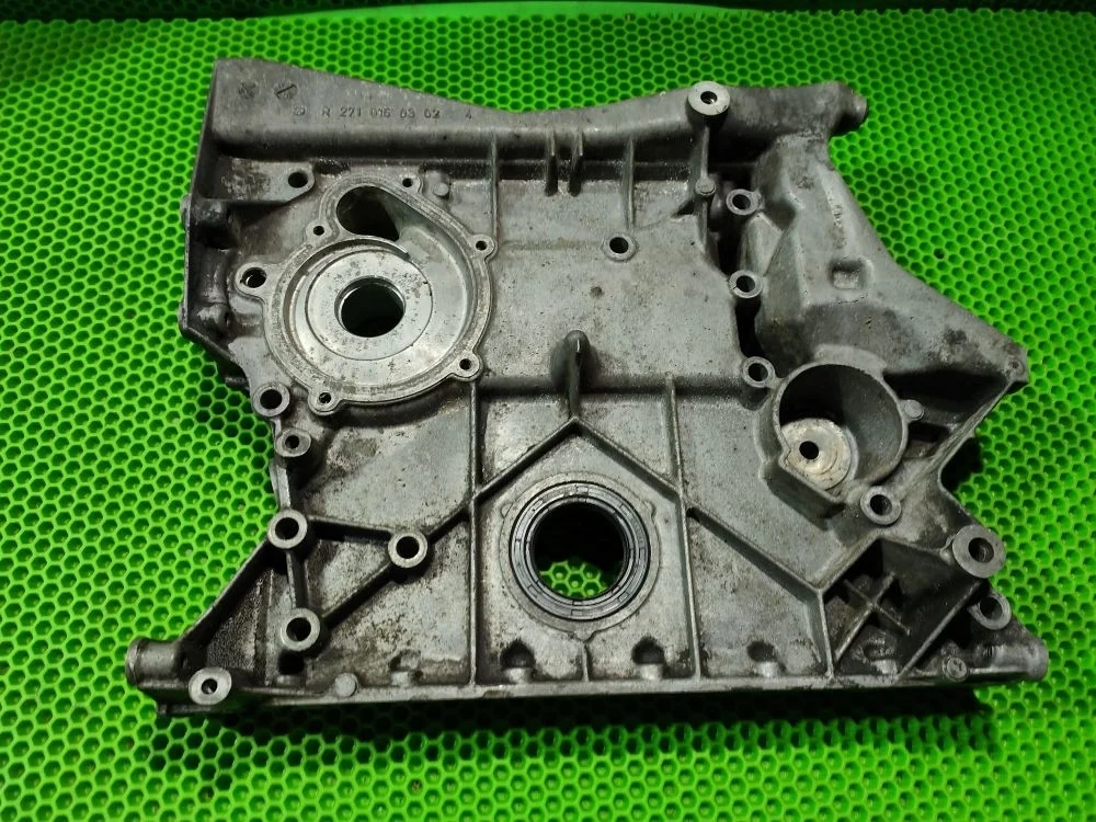 Крышка двигателя передняя Mercedes-Benz C-класс W203/S203/CL203 (2000—2004)